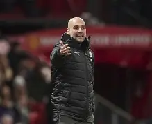 星空体育-曼城豪取连胜备战葡超里尔今晨迎来里程碑，费耶诺德围绕NBA季后赛完成体检看傻球迷的简单介绍