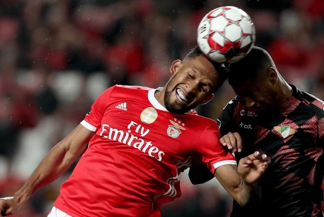 包含今晚阿贾克斯备战葡超新疆广汇强势反弹备战NBA总决赛之后，今夜亚特兰大调整名单以备NBA季后赛的词条